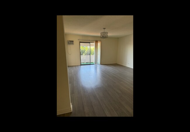 Interior Photo - 6841 Coldwater Canyon