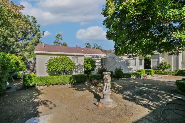 Building Photo - Pendegast House-ADU