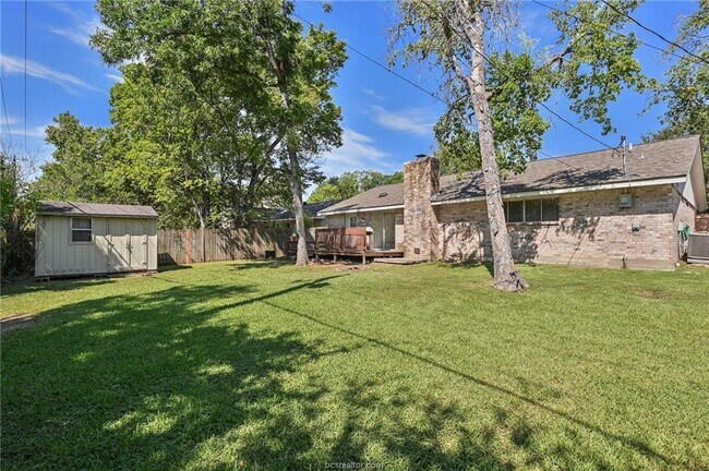 Building Photo - 1200 Holleman Dr