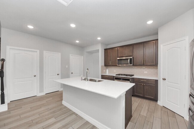 Building Photo - 196 Chestnut Meadow Dr