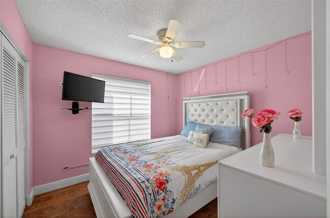 Building Photo - 1005 Cedar Falls Dr