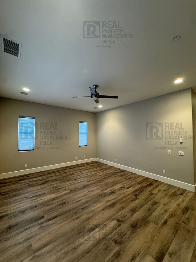 Building Photo - Beautiful Winchester Home with Open Floor Plan, Office & Solar