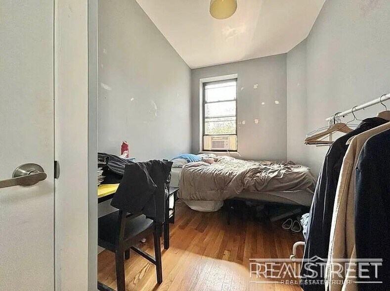 Building Photo - Gorgeous 3 Bedroom with private Garden in Prime Bushwick!
