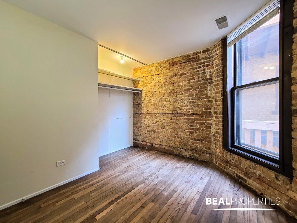 Building Photo - 604 W Surf St