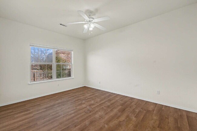 Building Photo - Spacious 3-Bed Duplex in Bentonville with Granite Elegance – Your Ideal Home Awaits!