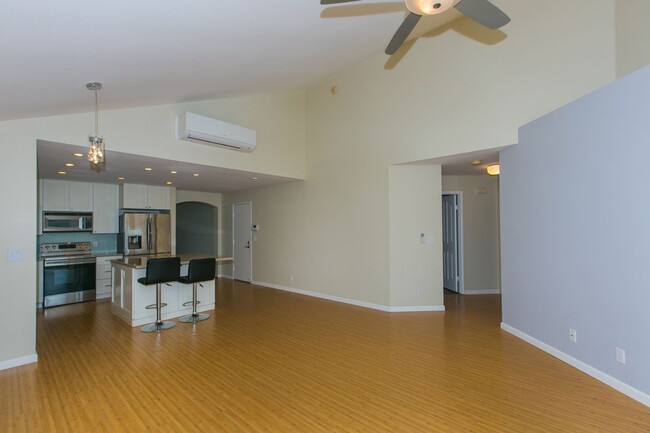 Building Photo - BACK ON MARKET**Single level spacious home...