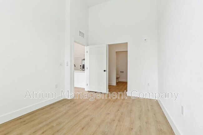 Building Photo - 221 S Bumby Ave