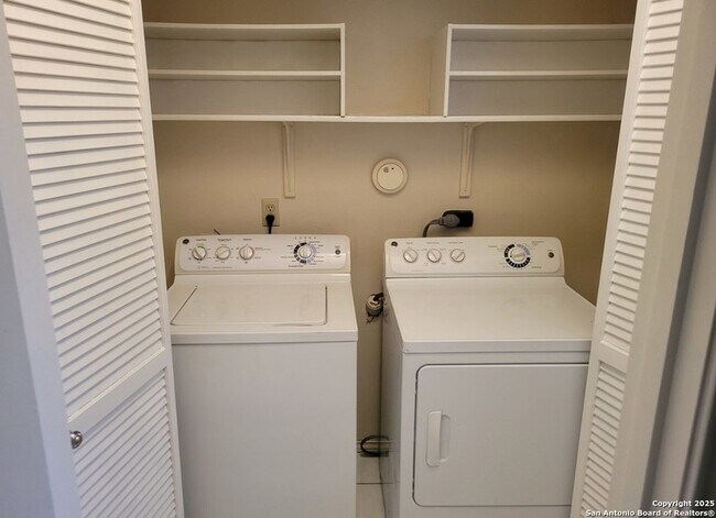 Building Photo - 5955 Heather View