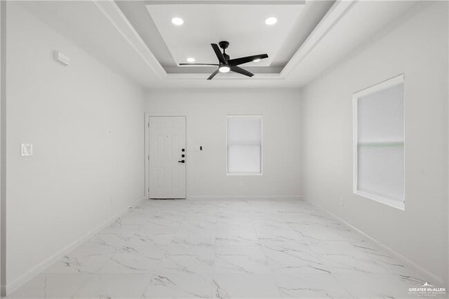 Building Photo - 11 E Hibiscus Ave