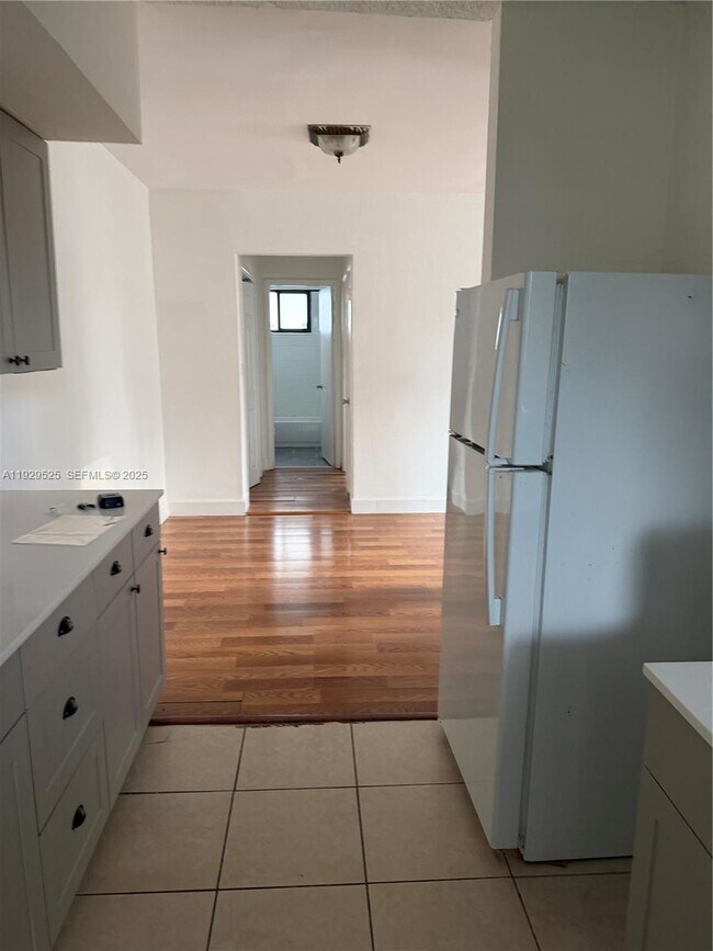 Building Photo - 2220 Calais Dr