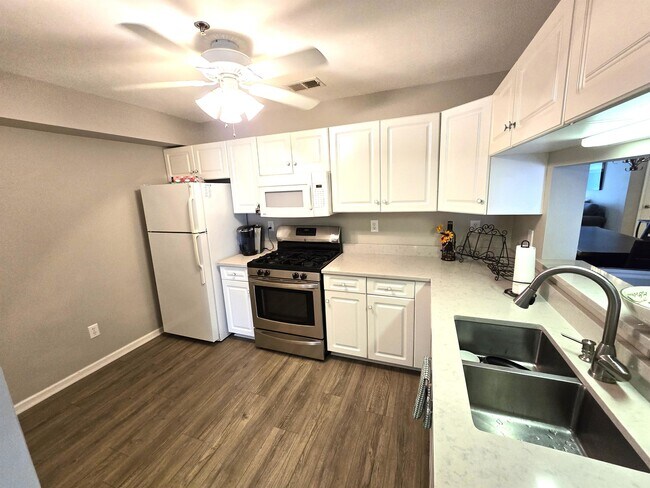 Building Photo - 2236 Lesner Crescent