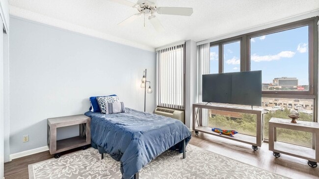 Building Photo - 7701 Wurzbach Rd