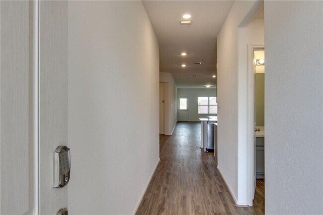 Building Photo - 1320 Chad Dr