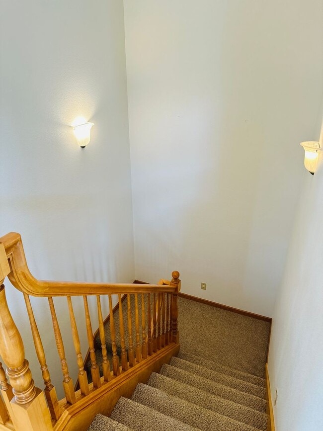 Building Photo - Stunning Custom Home with Beautiful Views