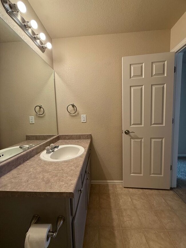 Building Photo - 5-bedroom home with expansive mountain views!