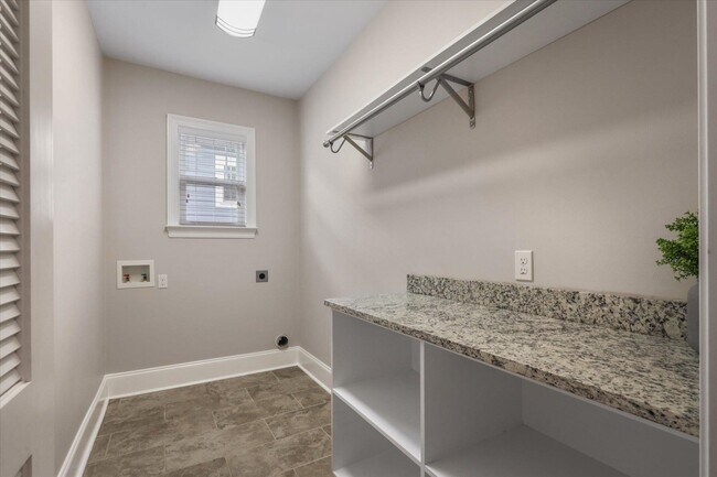 Building Photo - 5185 Holly Fern Trce