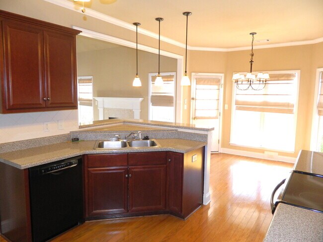 Building Photo - 1101 Brighton Dr