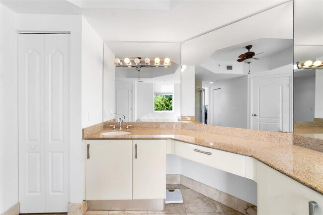 Building Photo - 101 SE 20th Ave