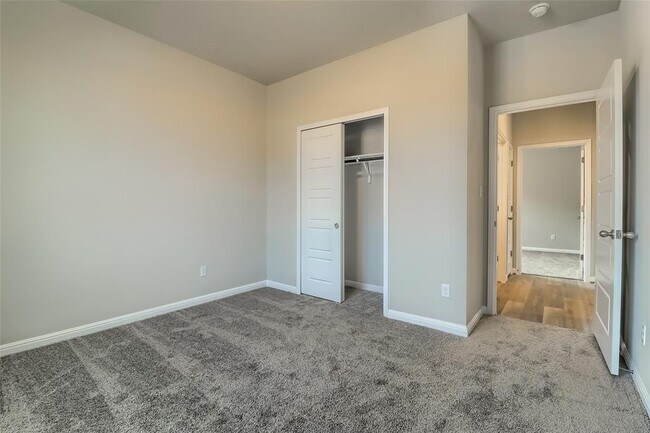 Building Photo - 207 Watercourse Wy
