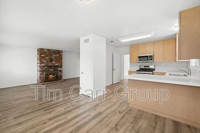 Building Photo - 375 Woodland Pl