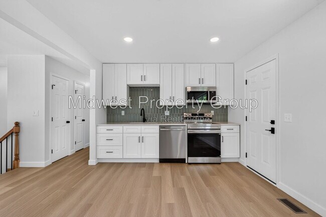 Building Photo - 13 S Perry Cir