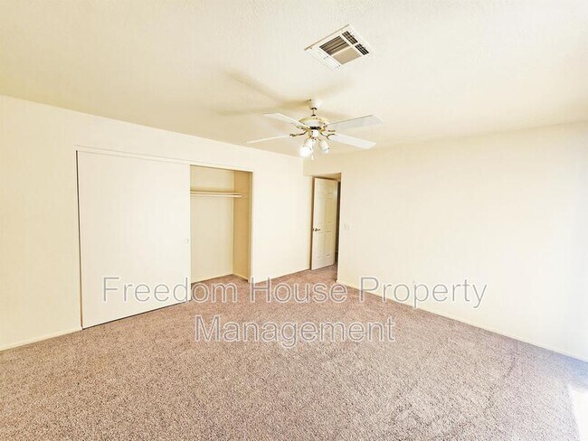 Building Photo - 2321 E Calvada Blvd