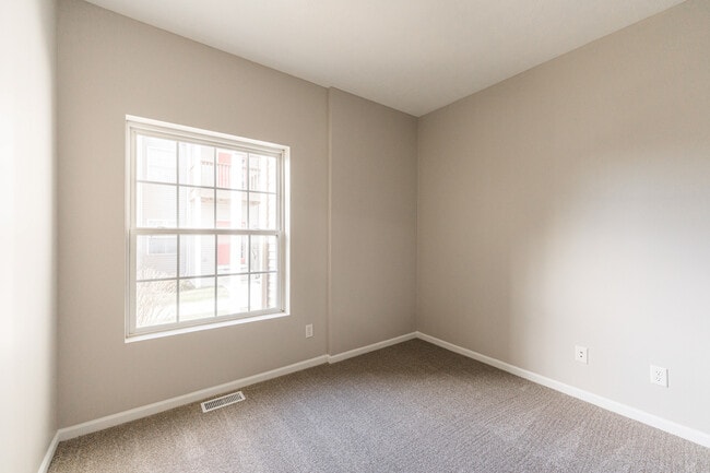 Building Photo - 639 Stonegate Dr