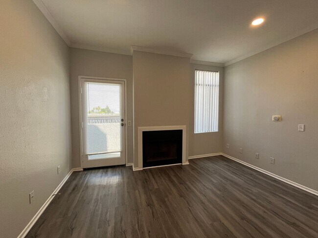 Interior Photo - 14900 Moorpark Street