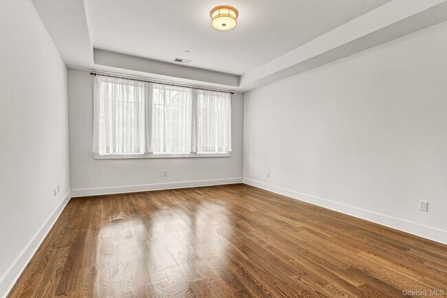 Building Photo - 21 Honeysuckle Ln