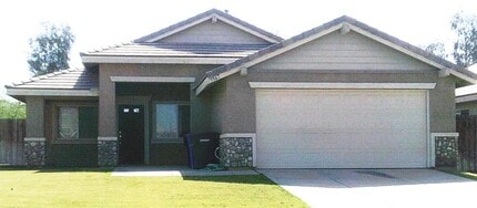 Building Photo - 3 Bed Available in El Centro - McCabe School District