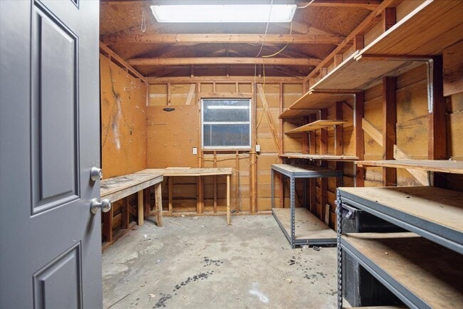 Building Photo - 1305 W 1st St
