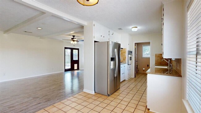 Building Photo - 3800 Windridge Dr