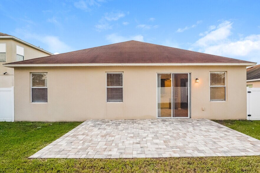Building Photo - 3210 Ogden Dr