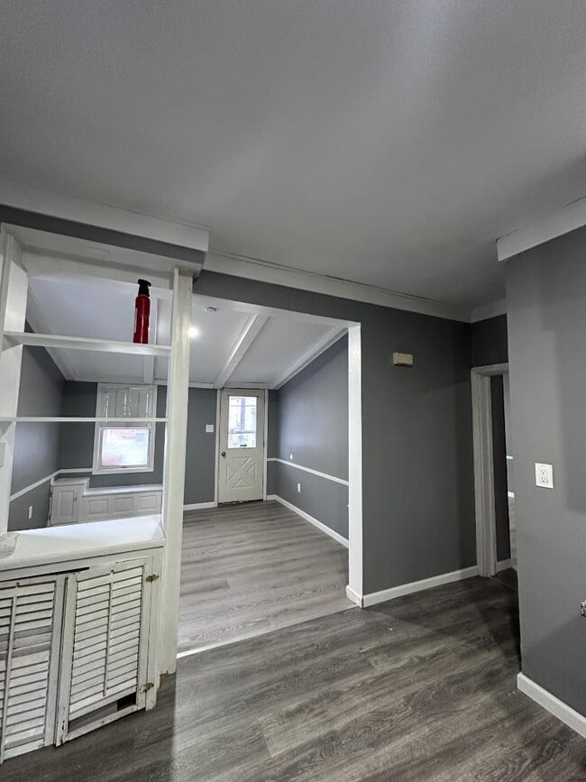 Building Photo - 81 Ashley St