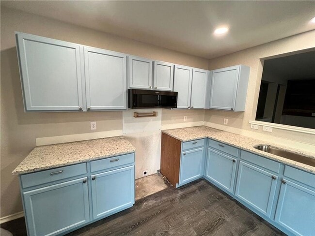 Building Photo - Fantastic Home in Lakeside Subdivision