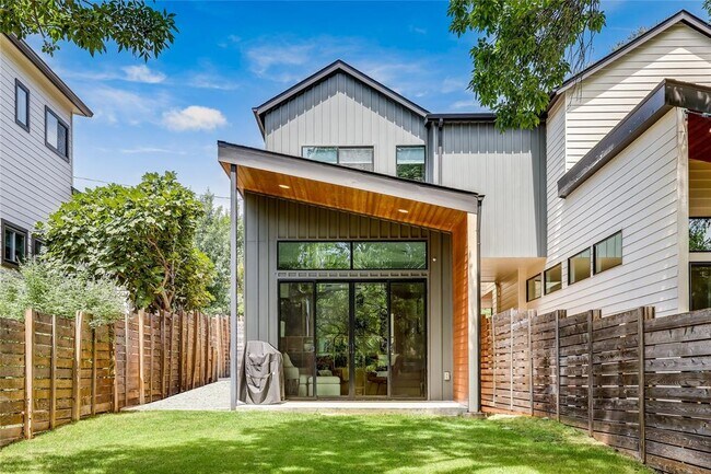 Building Photo - 2709 E 14th St