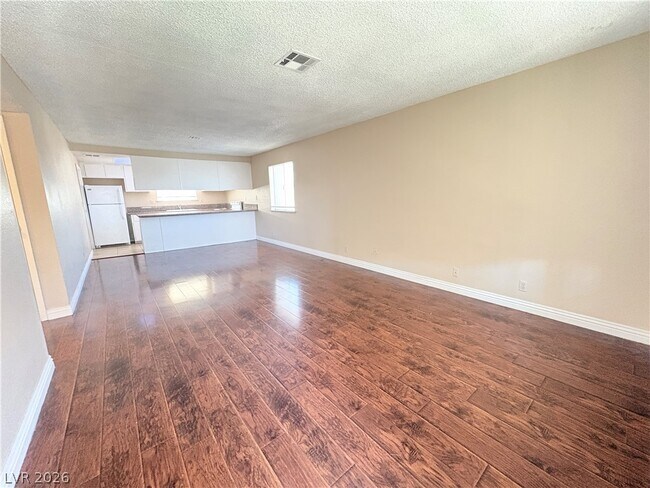 Building Photo - 4689 W Sand Creek Ave