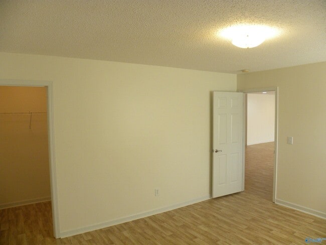 Building Photo - 409 Jasmine Dr