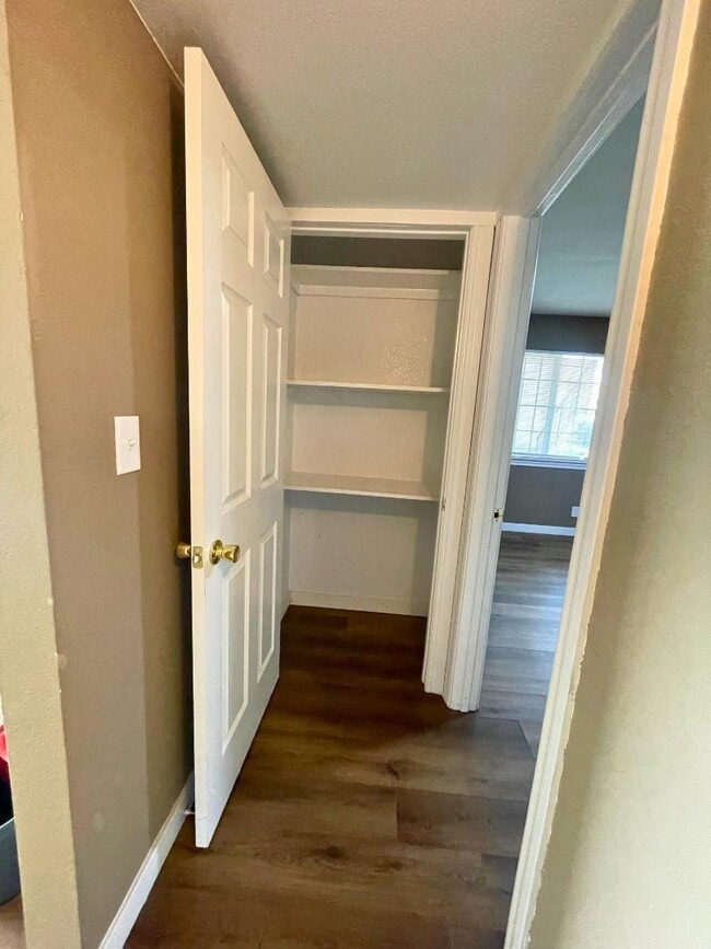 Building Photo - 2421 Country Club Blvd