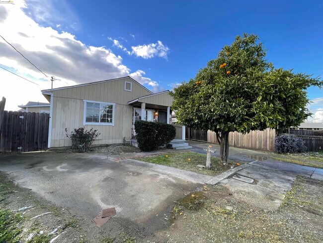 Building Photo - 32 O Neil Ct