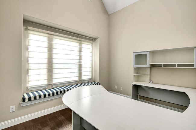 Building Photo - 12353 Flowering Dr