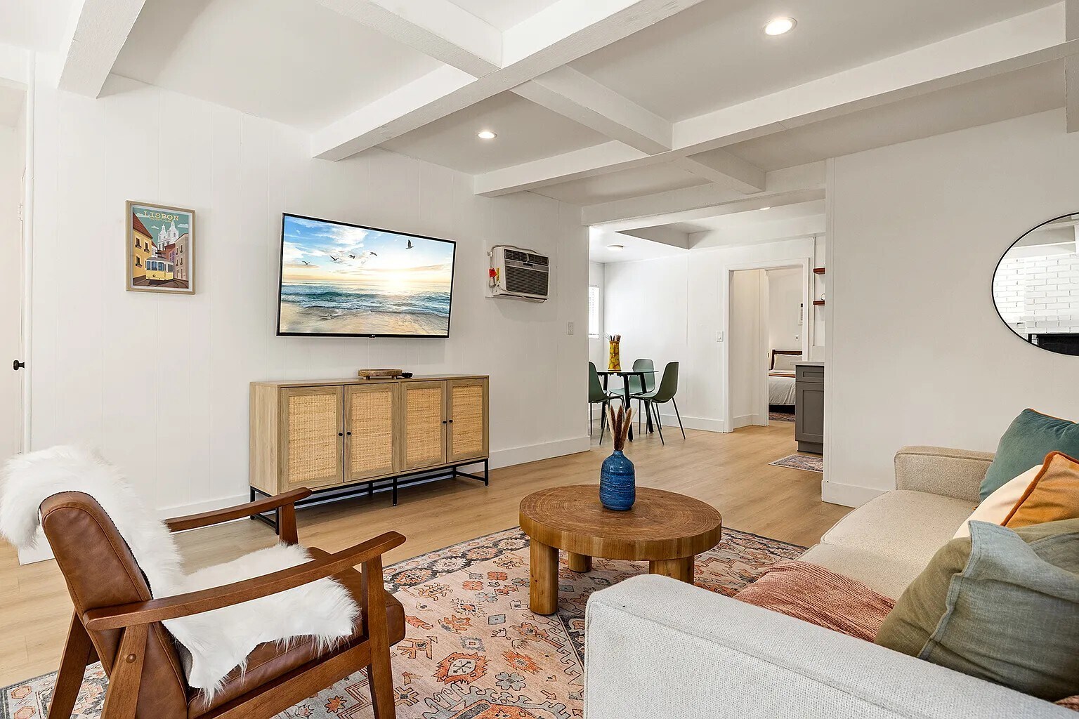 Building Photo - 619 W Kelso St