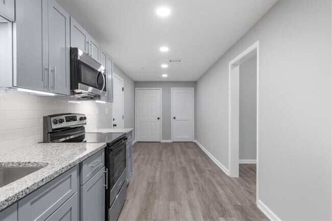 Building Photo - 5399 Northland Dr NE