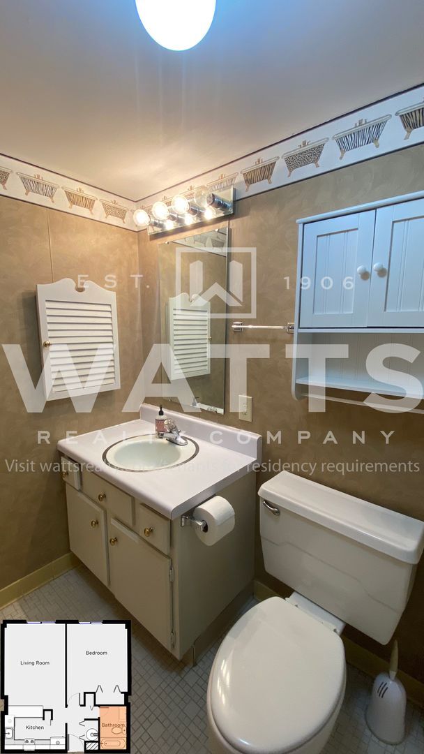 Building Photo - 1 Bedroom/ 1 Bath condo on Highland Avenue