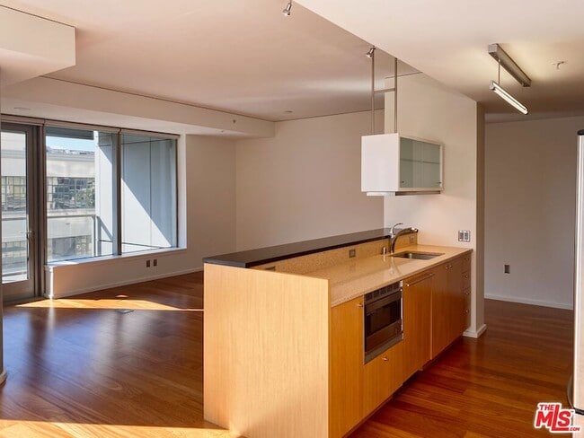 Building Photo - 1155 S Grand Ave