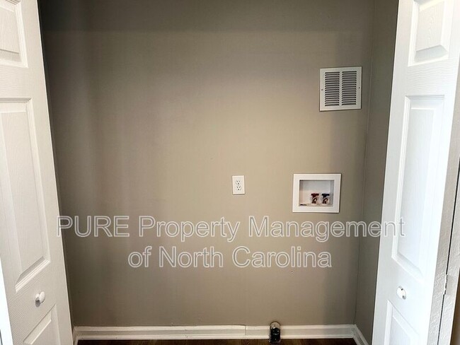 Building Photo - 606 Carver Dr