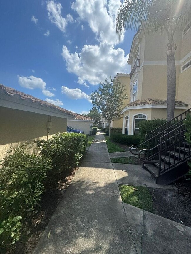 Building Photo - 3 Bedroom 2 Bath - Lovely and Cozy Condo f...