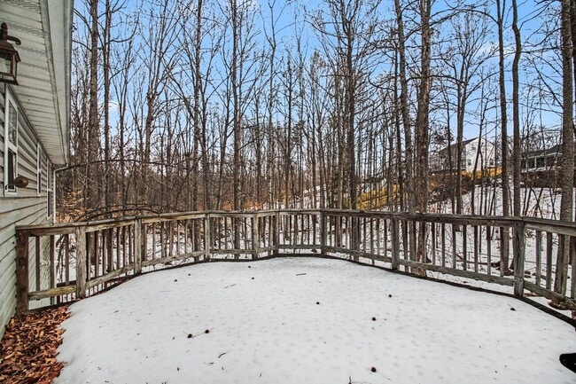 Building Photo - AVAILABLE NOW-3 Bedroom Split foyer in Stafford