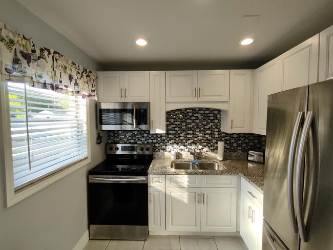 Building Photo - 160 Jalapa Dr