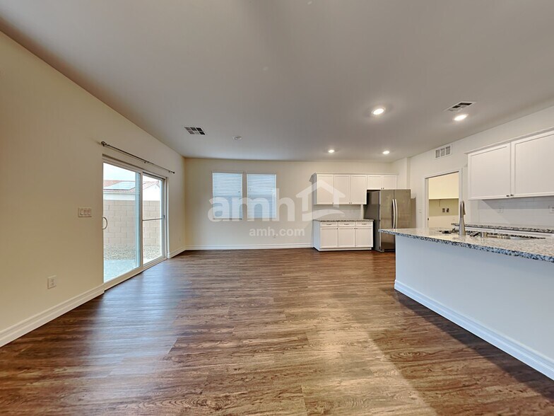 Building Photo - 5803 Petronius St